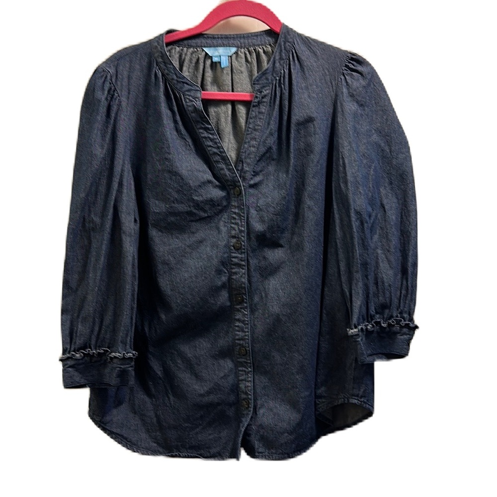 Draper James blue denim button front top. V neck. size Med. 3/4 sleeve w/ruffle
